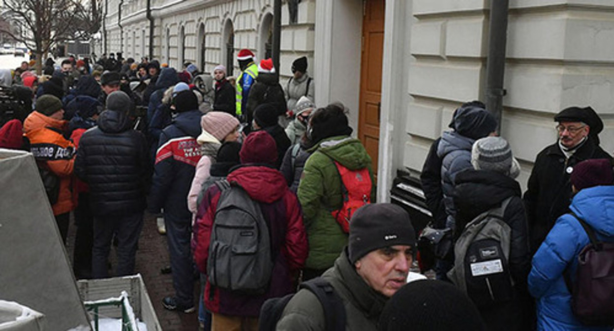 Supporters of the ‘International Memorial’ at the Supreme Court of Russia. Screenshot: https://www.ntv.ru/novosti/2649501/