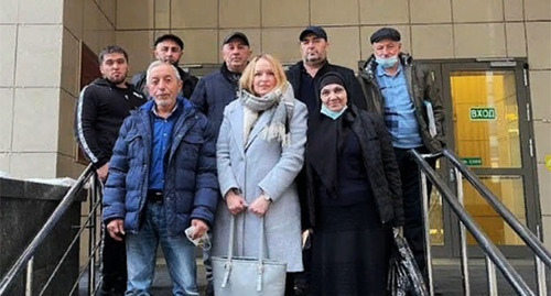 Forced migrants from Irganai at a court house. Photo by Tamara Agkatseva for the Caucasian Knot