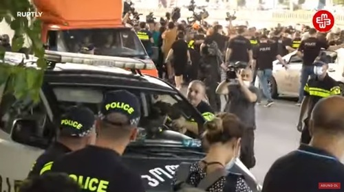 The riots at the protests against the gay parade in Tbilisi, JUly 2021. Screenshot of the video by Meydan TV https://www.youtube.com/watch?v=e3mHwNg8L-E