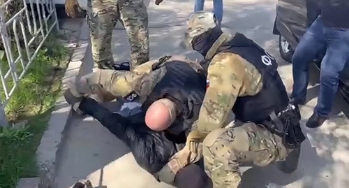 Alleged suspect of involvement in the IS* and plotting a terror act is being detained. Image made from video posted by the press service of the FSB: https://www.gazeta.ru/social/news/2022/04/25/17628338.shtml