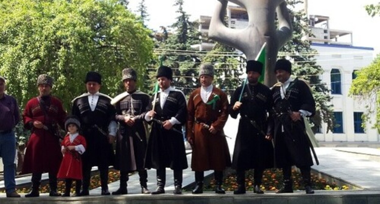 Participants in the action at the "Tree of Life" monument, May 21, 2021. Photo by Lyudmila Maratova for the "Caucasian Knot"