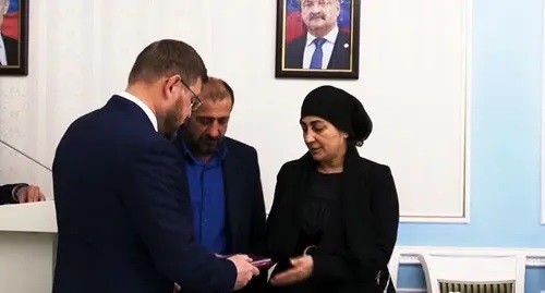 Salman Dadaev, Mayor of Makhachkala, awards the Orders of Courage to the Makhachkala residents who perished in the special operation in Ukraine, t.me/salmandadaev