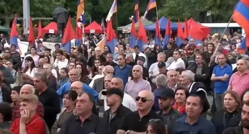 Rally in Yerevan, May 19, 2022. Screenshot: Yerkir Daily https://www.youtube.com/watch?v=Gaj1FJ-D7mg