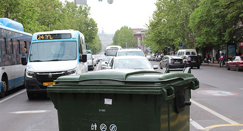Garbage bin on one of Yerevan streets of Yerevan, May 2022. Photo by Tigran Petrosyan for the Caucasian Knot