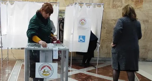 At a polling station in South Ossetia, May 8, 2022. Photo by the Caucasian Knot correspondent