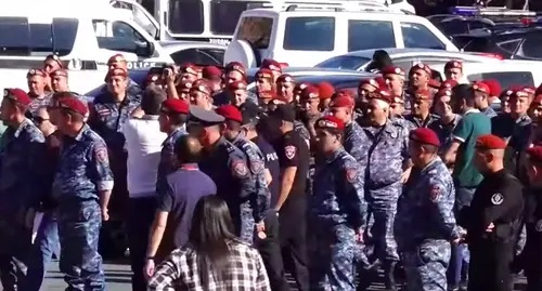 Opposition activitsts in Yerevan. Image made from video posted by NEWS AM, https://www.youtube.com/watch?v=L3eU-kSex74