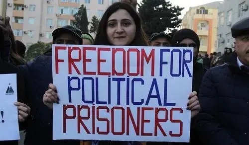 A participants of a rally in Baku demands to release political prisoners. Photo by Aziz Karimov for the Caucasian Knot