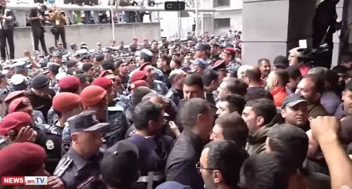 Rally in Yerevan. Image made from video posted by NEWS AM: https://www.youtube.com/watch?v=L3eU-kSex74