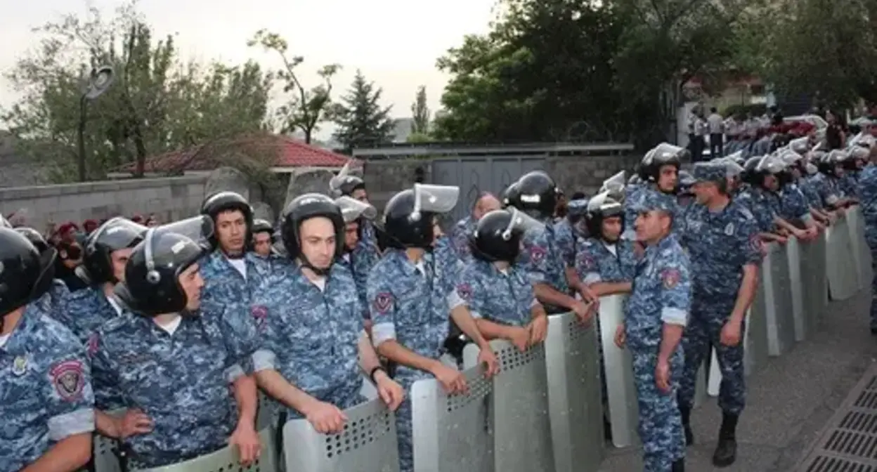 Law enforcers at the government buildings in Yerevan, June 3, 2022. Photo by Tigran Petrosyan for the "Caucasian Knot"