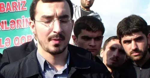 Talekh Bagirzade (left). Image made from video posted by user Muxtar Seqafi https://www.youtube.com/watch?v=oRoOTaTECIQ