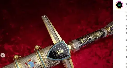 A commemorative "Victory Sword" with engraved portraits of Stalin and other generals. Screenshot of the post on Instagram of the Grozny Inform news agency https://www.instagram.com/p/CevjnHaMB73/