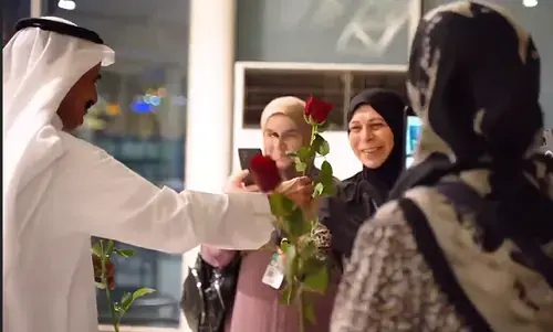 Meeting the pilgrims at the Madinah airport. Screenshot of the video on the Telegram channel of the Dagestani Muftiate https://t.me/muftiyat_rd/6146