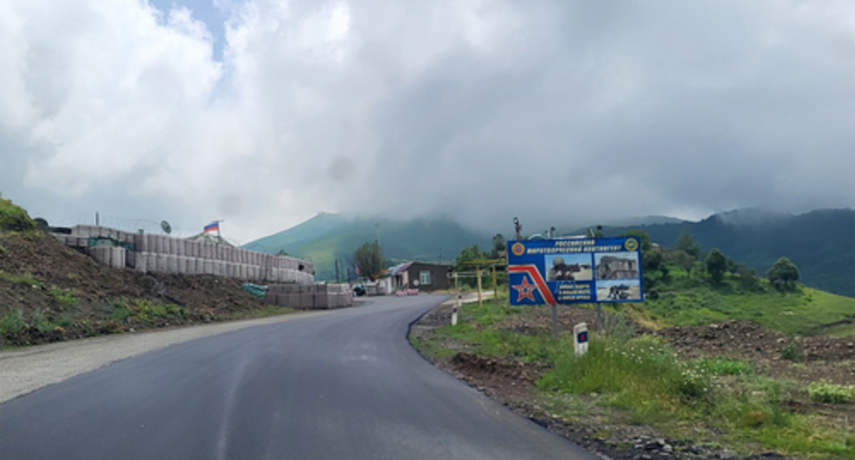 The Berdzor (Lachin) Corridor is under control of the Russian peacekeepers, Nagorno-Karabakh. Photo by Alvard Grigoryan for the Caucasian Knot