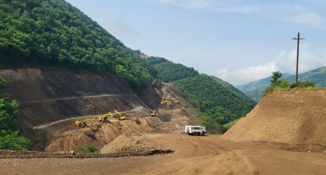 Construction of a new road to replace the Lachin - the only land route from Nagorno-Karabakh to Armenia. Photo by Alvard Grigoryan for the Caucasian Knot