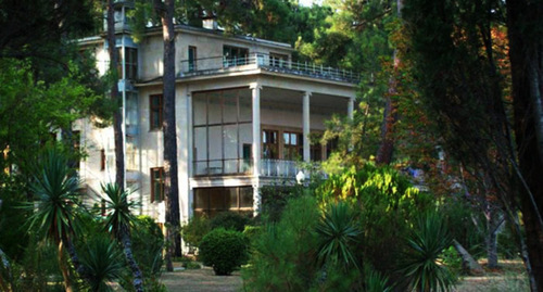 The "Pitsunda" state dacha. Photo: Oxigenium http://wikimapia.org The "Pitsunda" state dacha. Photo: Oxigenium http://wikimapia.org