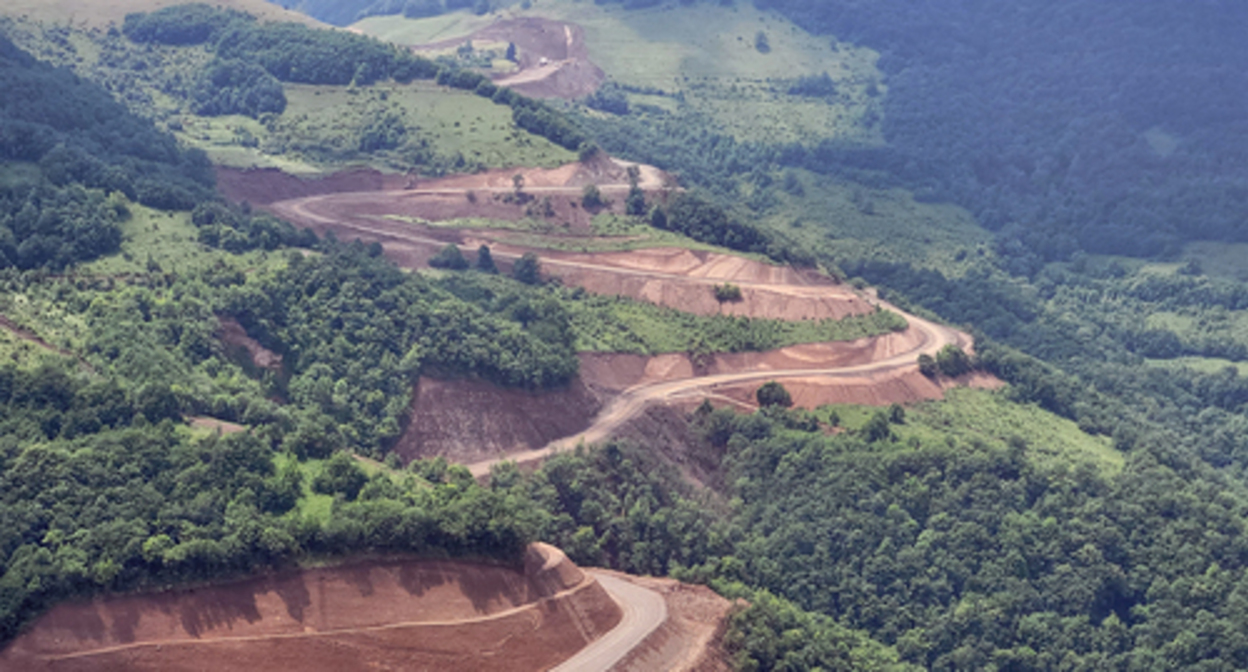 The construction of the road bypassing the Lachin Corridor. Photo by Alvard Grigoryan for the "Caucasian Knot"