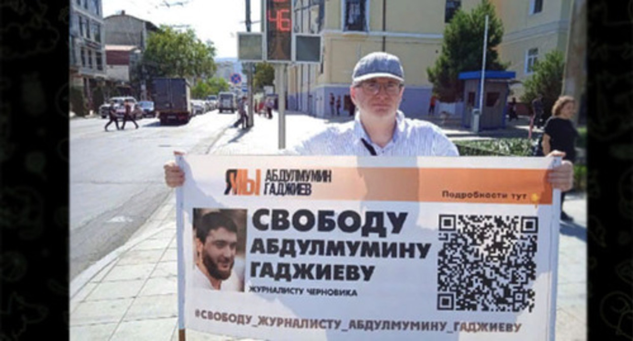 Solo picket in support of Gadjiev. Screenshot: https://t.me/chernovik/36113