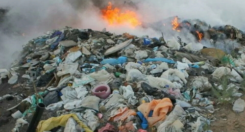A fire at a dump. Photo by the press service of the Ministry of Natural Resources of Russia,  mnr.gov.ru