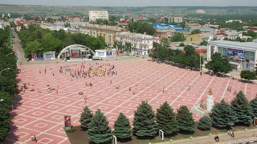 A square in Armavir. Photo: press service of the Armavir Administration, https://armawir.ru/