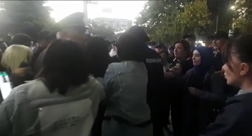 The police detains protesters at the rally in Makhachkala. Photo from the Telegram channel of the "Chernovik" (Draft) newspaper https://t.me/chernovik/37595