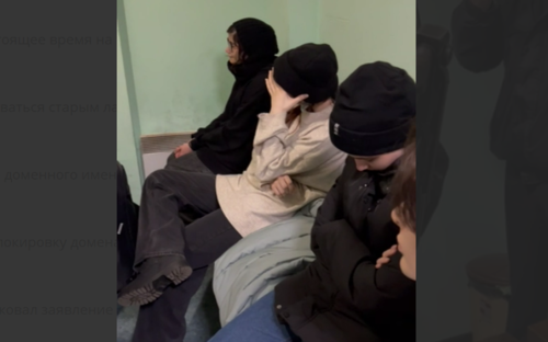 The girls at the "Verkhniy Lars" checkpoint did not want to talk with their relatives. Screenshot of the video posted on the Telegram channel of the SK SOS Crisis Group https://t.me/sksosorg/210