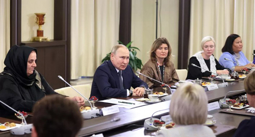 Vladimir Putin's meeting with mothers of the Russian military men participating in the special military operation in Ukraine. Photo: the Chechnya's state TV Company https://grozny.tv/