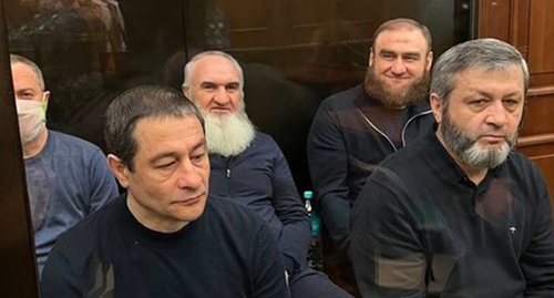 Rauf Arashukov (in the back on the right) and Raul Arashukov (in the back in the center) in the courtroom. Photo: t.me/moscowcourts