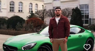 Askhab Tamaev, a Chechen MMA (mixed martial arts) fighter, has announced a lottery with a car and an 15 iPhones as prizes. Screenshot www.instagram.com/p/CnwqzMKhCN6