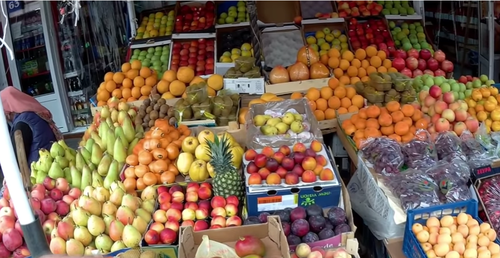 Fruit at the Berkat market In Grozny. Screenshot of the video on the YouTube channel 'TrueStory', https://www.youtube.com/watch?v=ae4ofxqvT30