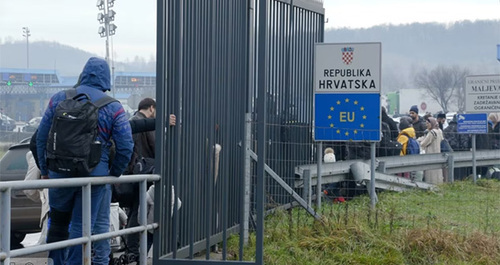 A queue on the border with  Croatia. Photo: https://www.youtube.com/watch?v=cblQm2R5NGI