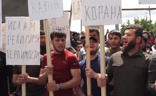 Participants of the action near the SIZO (pre-trial prison) in Grozny. Screenshot of the video posted on the Telegram channel of the Grozny Inform on May 27, 2023 https://t.me/groznyinform/22326