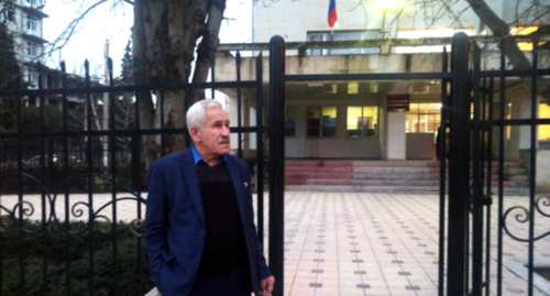 Temirkhan Amakhanov near the Derbent City Court. March 16, 2021. Photo by the "Caucasian Knot"