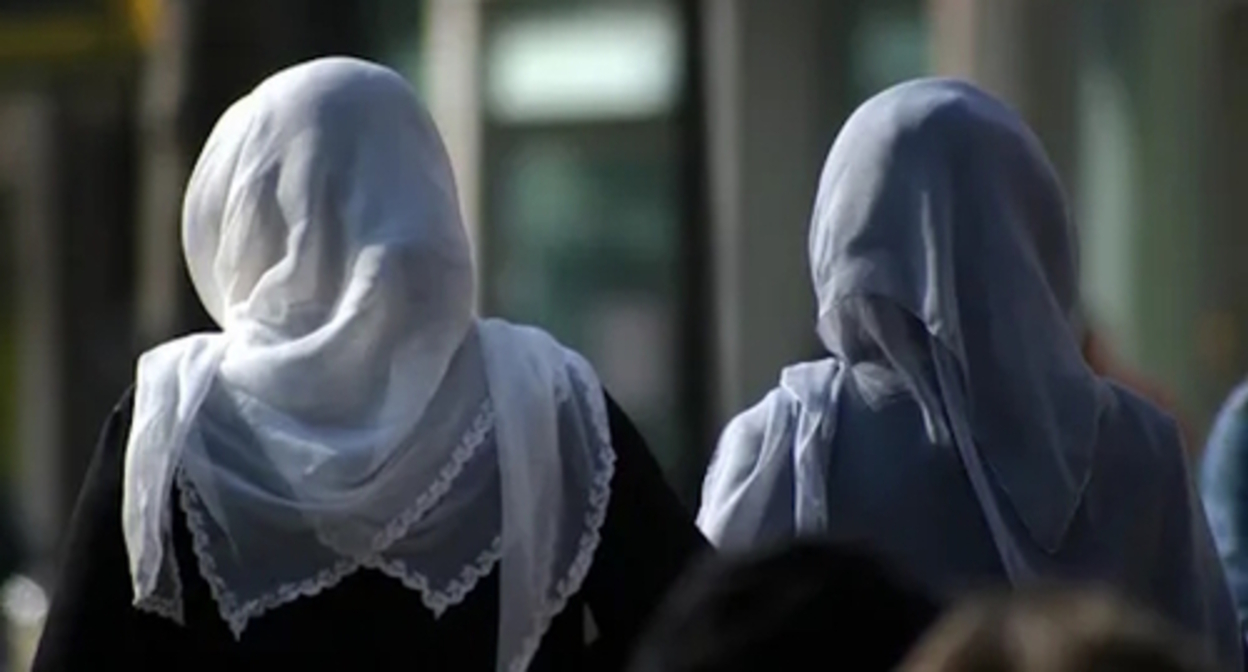 Schoolgirls wearing hijabs, photo: islamnews.ru