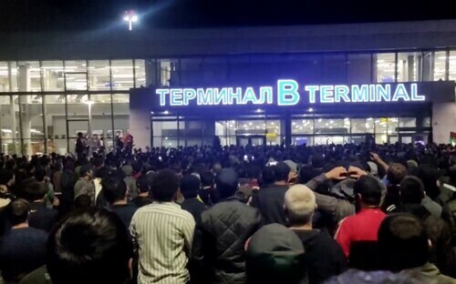 Makhachkala Airport. Photo: https://report.az/ru/v-regione/minzdrav-dagestana-v-rezultate-besporyadkov-v-aeroportu-mahachkaly-est-ranenye/