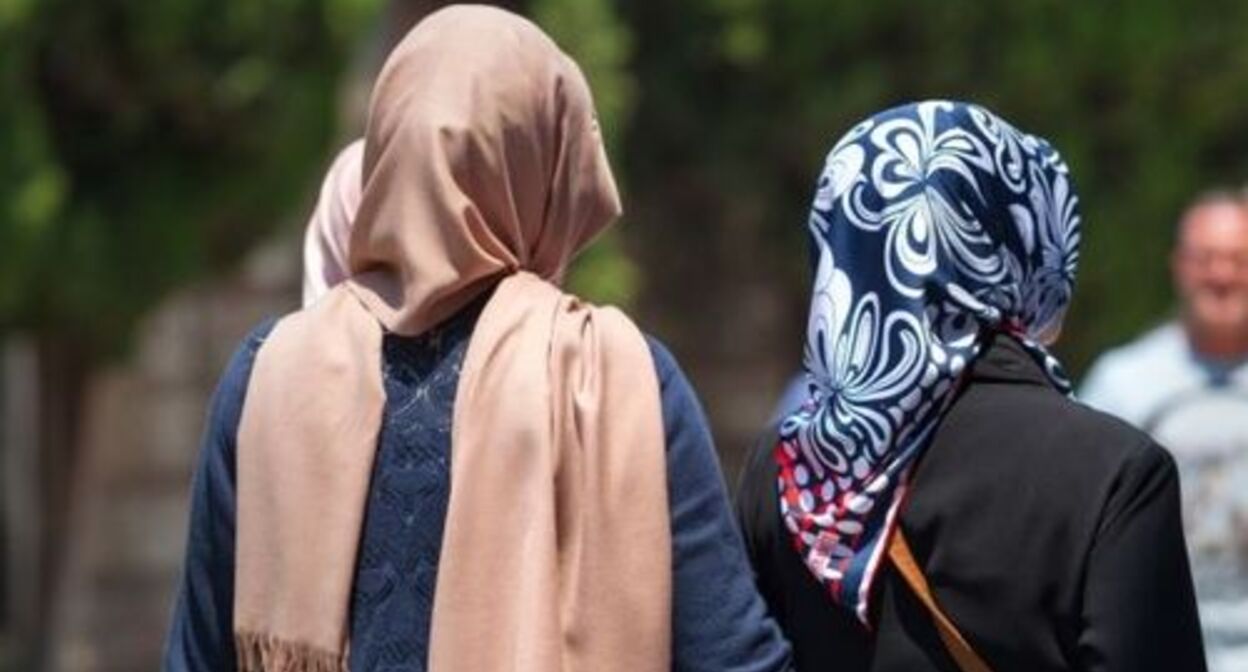 Girls in hijabs. Photo: https://chechnyatoday.com/news/297924