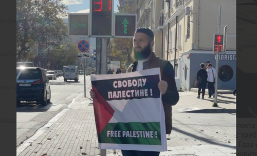 A picket held by Idris Yusupov. Screenshot of the photo posted on the Telegram channel of the "Chernovik" (Draft) outlet on November 7, 2023 https://t.me/chernovik/62799 A picket held by Idris Yusupov. Screenshot of the photo posted on the Telegram channel of the "Chernovik" (Draft) outlet on November 7, 2023 https://t.me/chernovik/62799