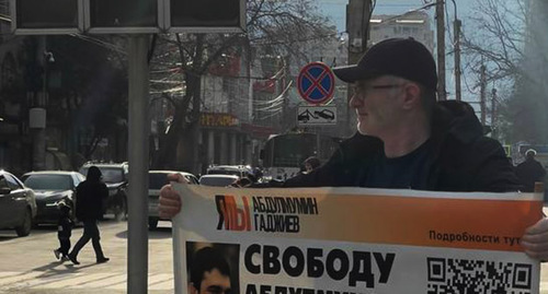 Magomed Magomedov at a picket. Makhachkala, December 18, 2023. Photo from the Telegram channel of the "Chernovik" outlet