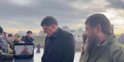 Scott Ritter and Ramzan Kadyrov watching a video appeal of an Ukrainian prisoner of war. Screenshot of the video posted by the RIA Novosti on January 5, 2024 https://t.me/rian_ru/226938