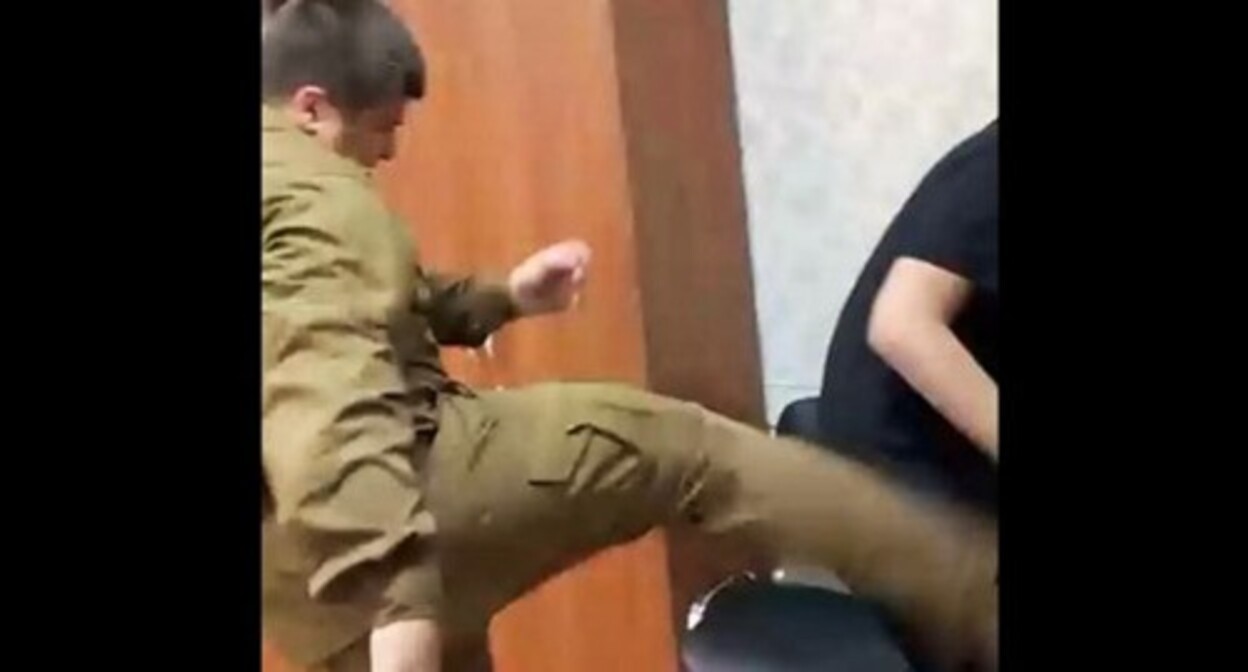 Beating of Nikita Zhuravel. Screenshot of a video posted by Akmed Dudaev on September 25, 2023 https://t.me/akhmeddudaev/2259