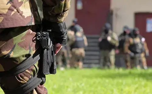 Law enforcers. Photo: https://fortanga.org/2020/09/ubit-nelzya-zaderzhivat-pochemu-siloviki-v-ingushetii-vo-vremya-speczoperaczij-tak-chasto-ubivayut-lyudej/ Law enforcers. Photo: https://fortanga.org/2020/09/ubit-nelzya-zaderzhivat-pochemu-siloviki-v-ingushetii-vo-vremya-speczoperaczij-tak-chasto-ubivayut-lyudej/