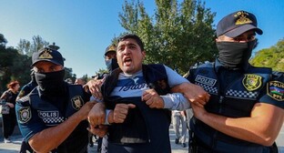 Law enforcers take an activist away from the site of the rally in Baku. Photo by Aziz Karimov for the "Caucasian Knot"