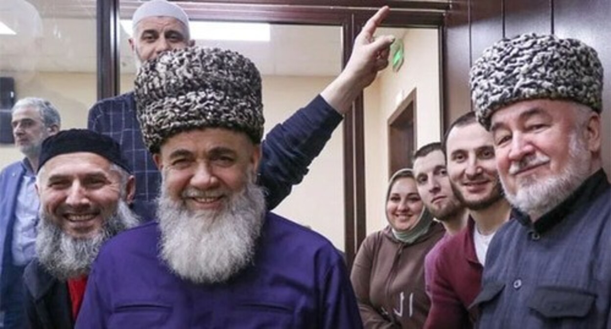 Ingush activists in a courtroom. Photo: Fortanga.Org https://fortanga.org/2023/01/stavropolskij-sud-otlozhil-zasedanie-po-ingushskomu-delu-iz-za-otsutstviya-odnogo-iz-advokatov/