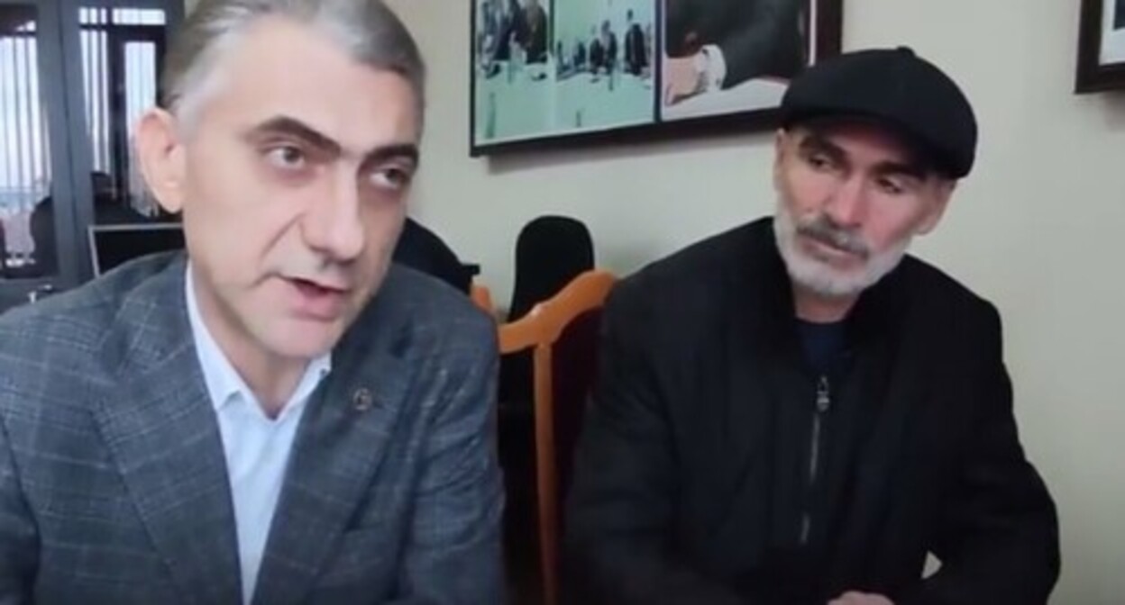 Advocate Ilyas Saidov and Ilmiyamin Sultanov, the father of the murdered young man. Screenshot of the video posted on the Telegram channel "Mash Gor" https://t.me/s/mash_gor/3164