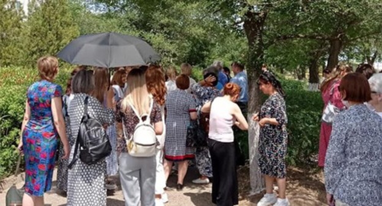 People came to support the Jehovah's Witnesses* from Elista. June 5, 2024. Photo by the "Caucasian Knot" correspondent