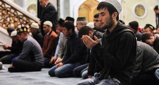 In a mosque, photo: islamnews.ru
