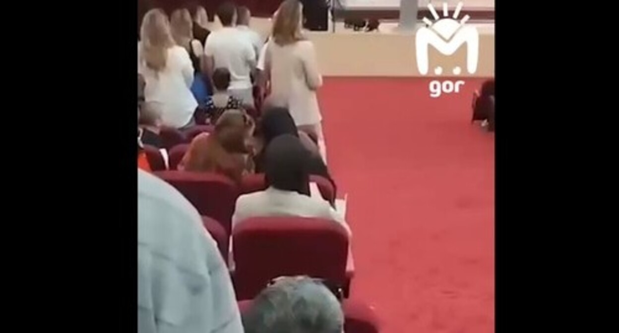 Participants in an event organized to celebrate the end of the school year. Screenshot of a video posted on the “Mash Gor” Telegram channel https://t.me/mash_gor/5775