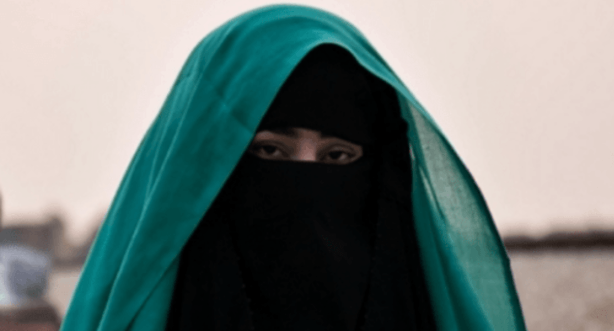 A woman wearing niqab. Photo from the website of the Muslims’ Coordination Centre of Northern Caucasus https://kcmsk.ru/novosti/kcmsk-otnositelno-hidzhaba-i-nikaba/