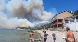 A forest fire in Novorossiysk. Screenshot of a video posted on the Telegram channel "Bloknot Novorossiysk" https://t.me/bloknot_nvrsk/31686