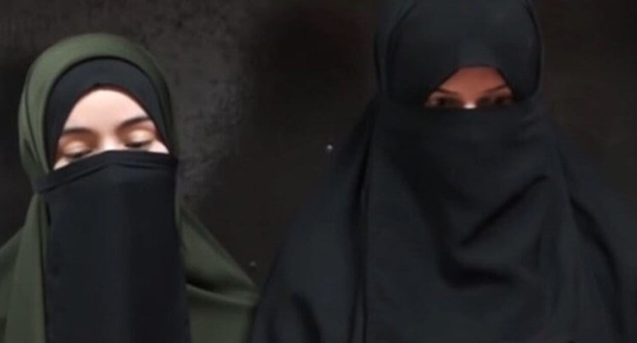 Women wearing niqabs. Screenshot of a video by the "Grozny" TV channel
