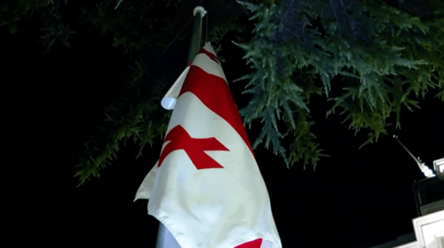 The flag of Georgia lowered to half-staff. Photo: Paper Kartuli, August 7, 2023 https://t.me/paperkartuli/5499